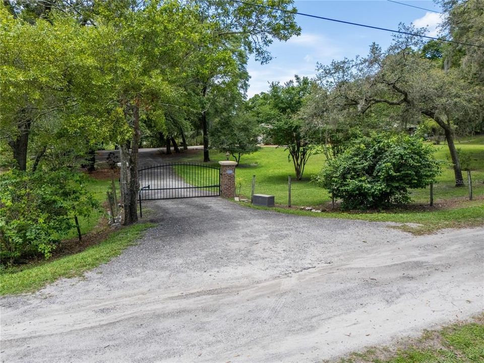 合同活跃: $869,500 (4 贝兹, 3 浴室, 3597 平方英尺)