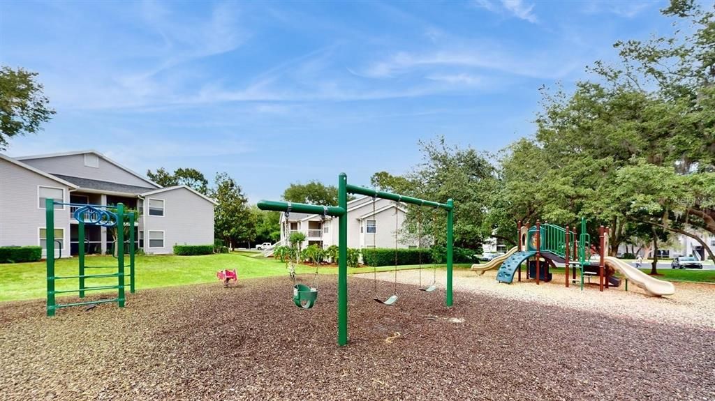 Active With Contract: $164,900 (2 beds, 2 baths, 899 Square Feet)