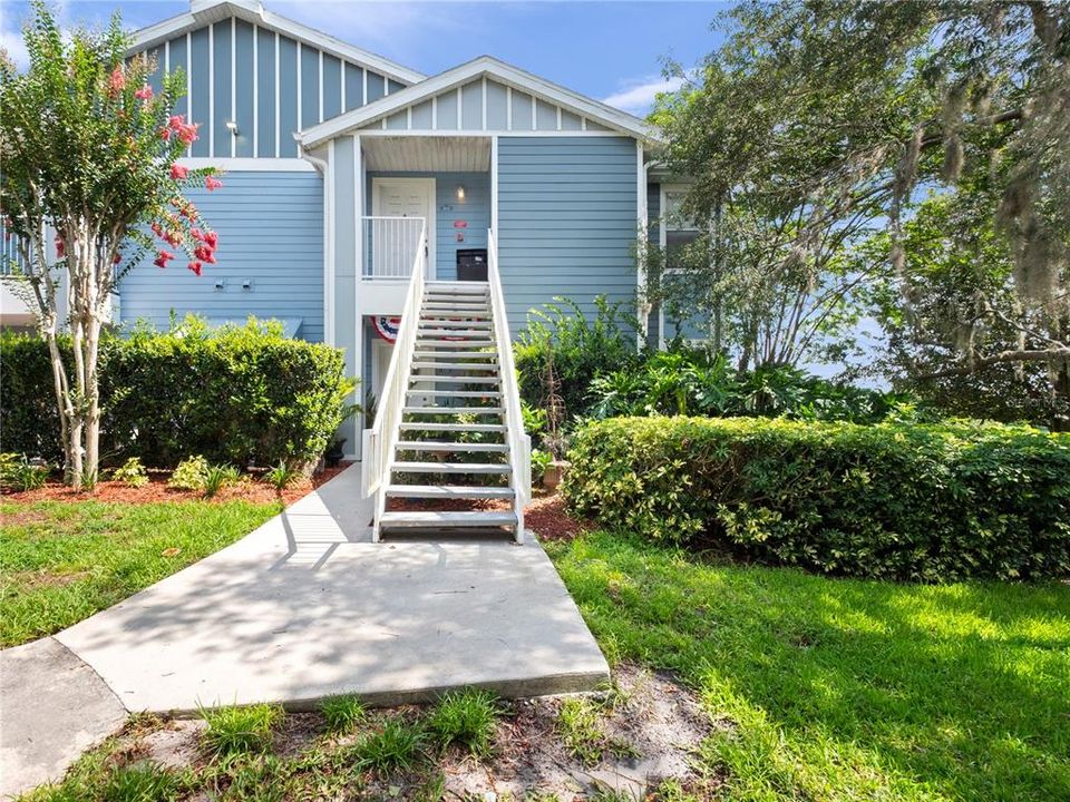 Active With Contract: $164,900 (2 beds, 2 baths, 899 Square Feet)