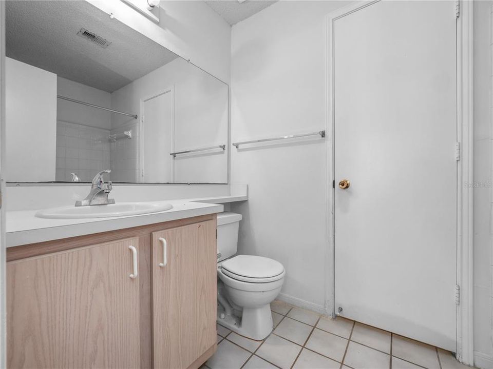 Active With Contract: $164,900 (2 beds, 2 baths, 899 Square Feet)