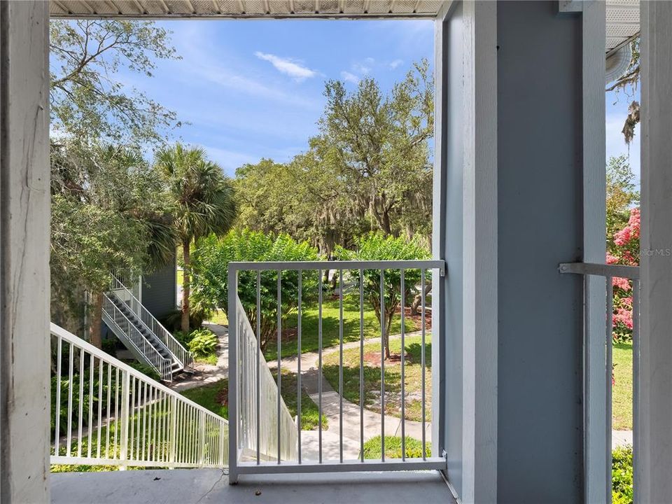 Active With Contract: $164,900 (2 beds, 2 baths, 899 Square Feet)