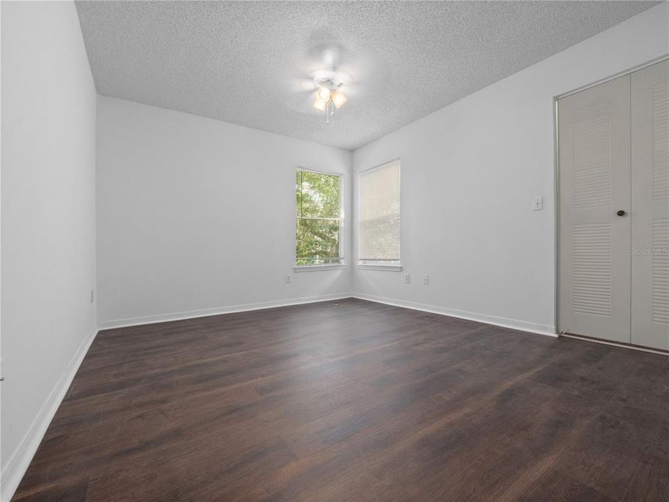 Active With Contract: $164,900 (2 beds, 2 baths, 899 Square Feet)