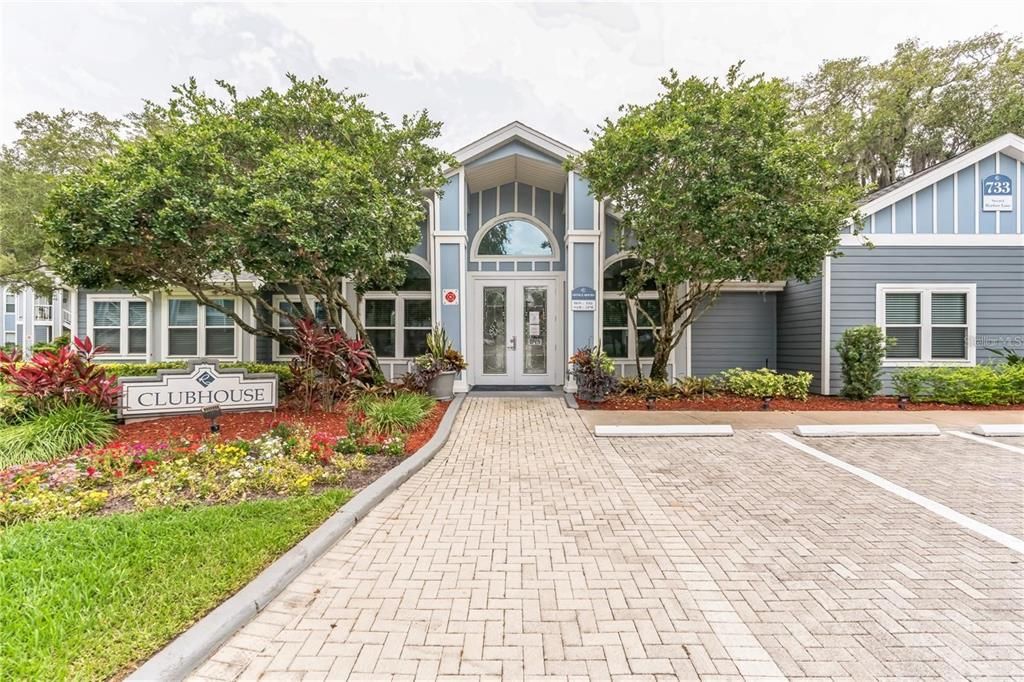 Active With Contract: $164,900 (2 beds, 2 baths, 899 Square Feet)