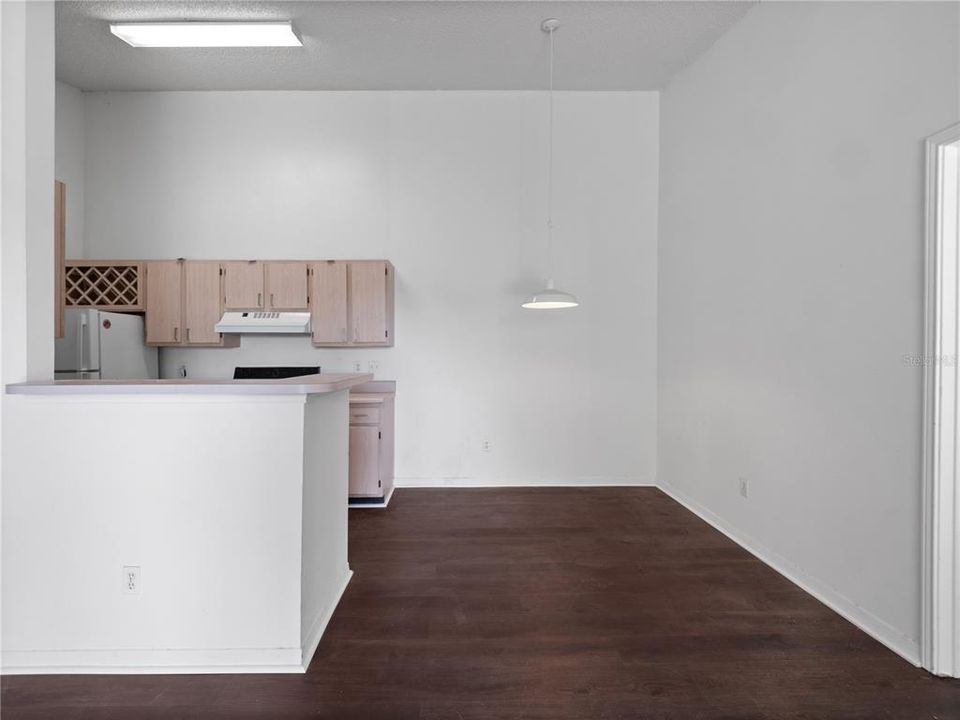 Active With Contract: $164,900 (2 beds, 2 baths, 899 Square Feet)