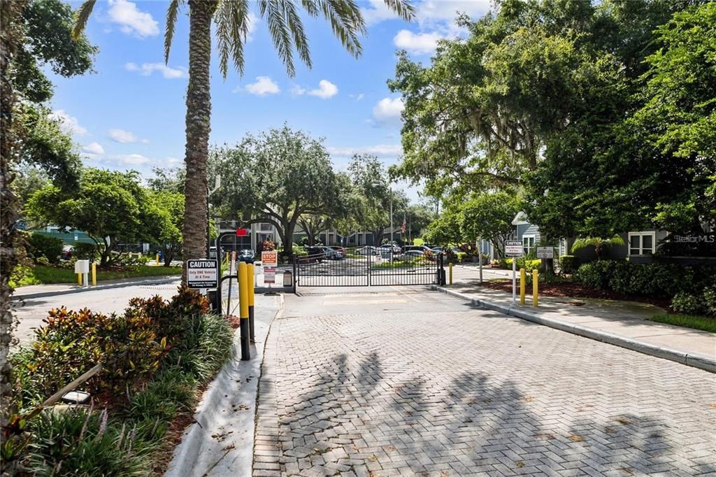 Active With Contract: $164,900 (2 beds, 2 baths, 899 Square Feet)