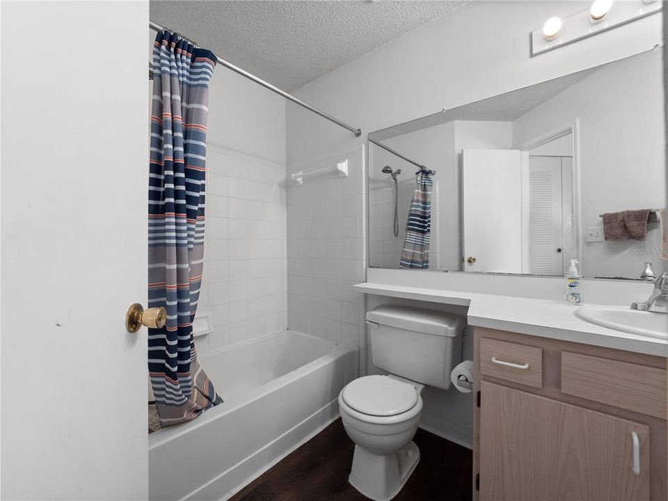 Active With Contract: $164,900 (2 beds, 2 baths, 899 Square Feet)