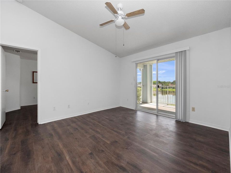 Active With Contract: $164,900 (2 beds, 2 baths, 899 Square Feet)