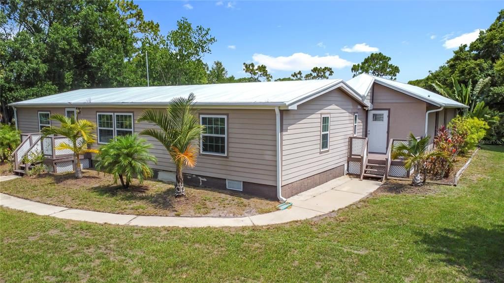 For Sale: $440,000 (4 beds, 3 baths, 2292 Square Feet)