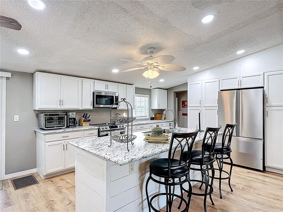 For Sale: $440,000 (4 beds, 3 baths, 2292 Square Feet)