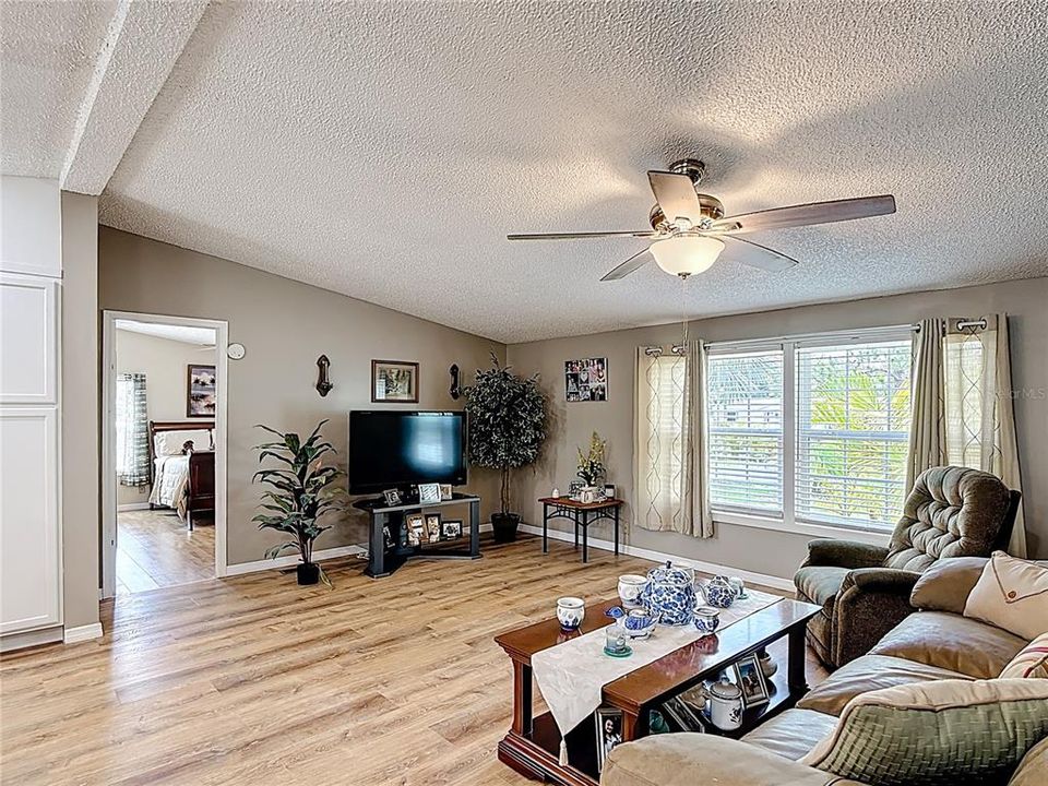 For Sale: $440,000 (4 beds, 3 baths, 2292 Square Feet)