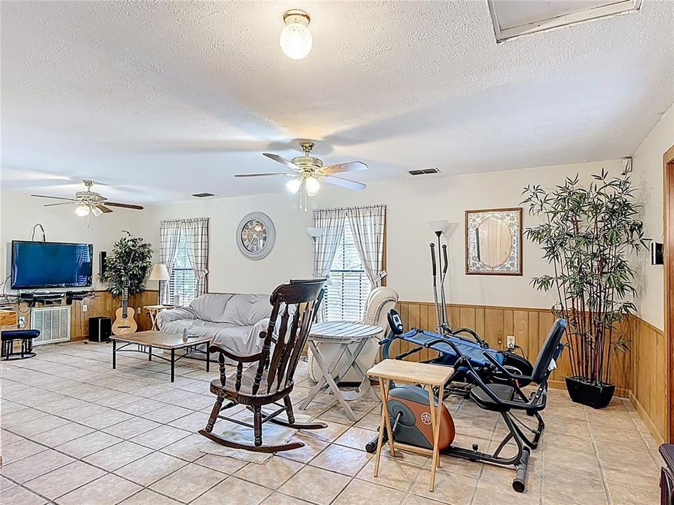 For Sale: $440,000 (4 beds, 3 baths, 2292 Square Feet)