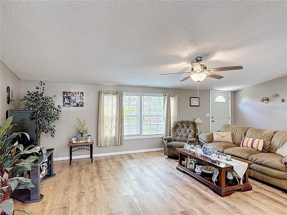 For Sale: $440,000 (4 beds, 3 baths, 2292 Square Feet)