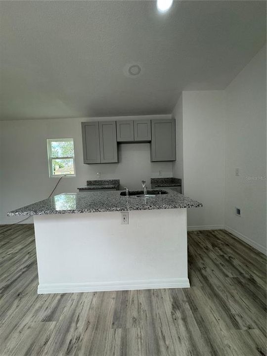 Active With Contract: $164,999 (3 beds, 2 baths, 784 Square Feet)