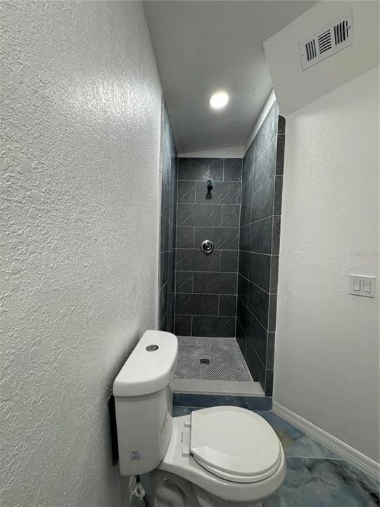 Active With Contract: $164,999 (3 beds, 2 baths, 784 Square Feet)