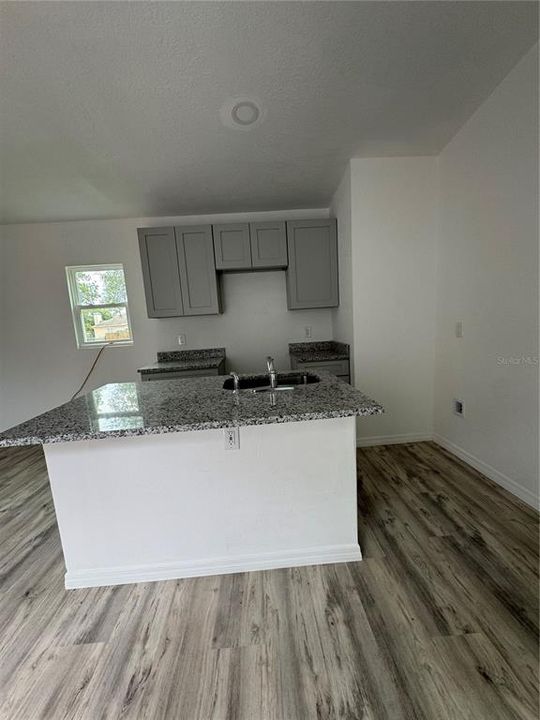 Active With Contract: $164,999 (3 beds, 2 baths, 784 Square Feet)