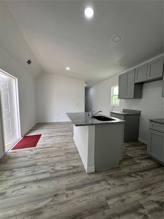 Active With Contract: $164,999 (3 beds, 2 baths, 784 Square Feet)