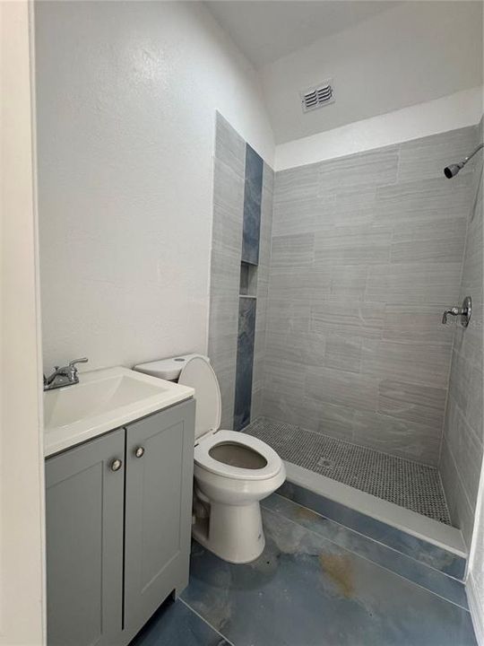 Active With Contract: $164,999 (3 beds, 2 baths, 784 Square Feet)