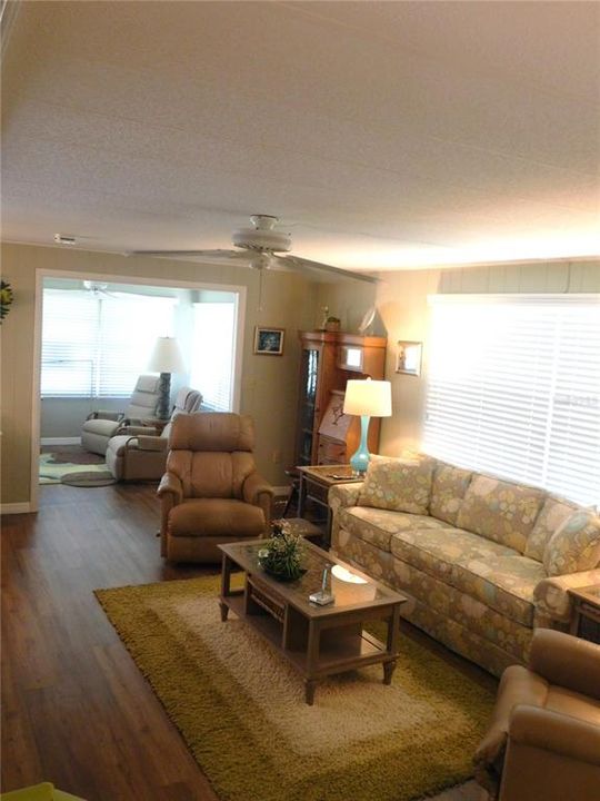 Active With Contract: $119,000 (2 beds, 2 baths, 1312 Square Feet)