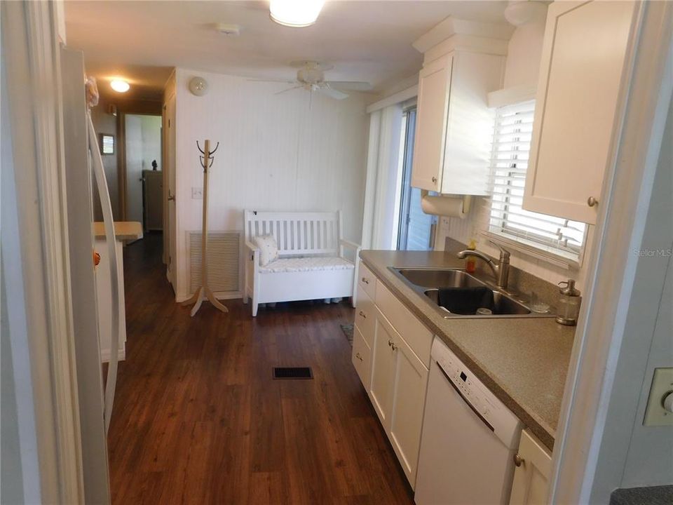 Active With Contract: $119,000 (2 beds, 2 baths, 1312 Square Feet)