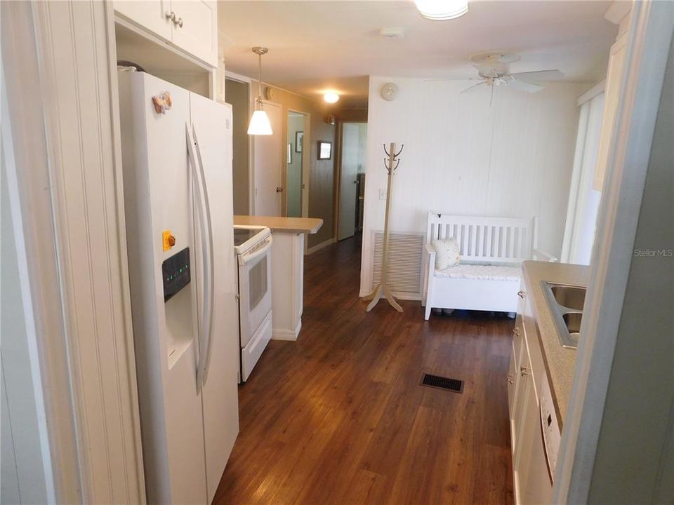 Active With Contract: $119,000 (2 beds, 2 baths, 1312 Square Feet)