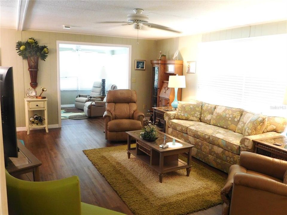 Active With Contract: $119,000 (2 beds, 2 baths, 1312 Square Feet)