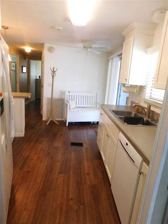 Active With Contract: $119,000 (2 beds, 2 baths, 1312 Square Feet)