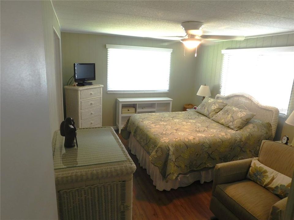 Active With Contract: $119,000 (2 beds, 2 baths, 1312 Square Feet)