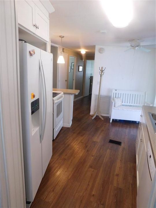 Active With Contract: $119,000 (2 beds, 2 baths, 1312 Square Feet)