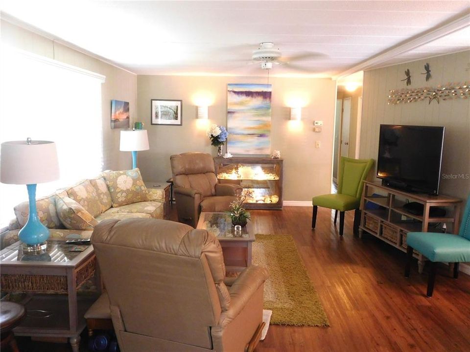 Active With Contract: $119,000 (2 beds, 2 baths, 1312 Square Feet)