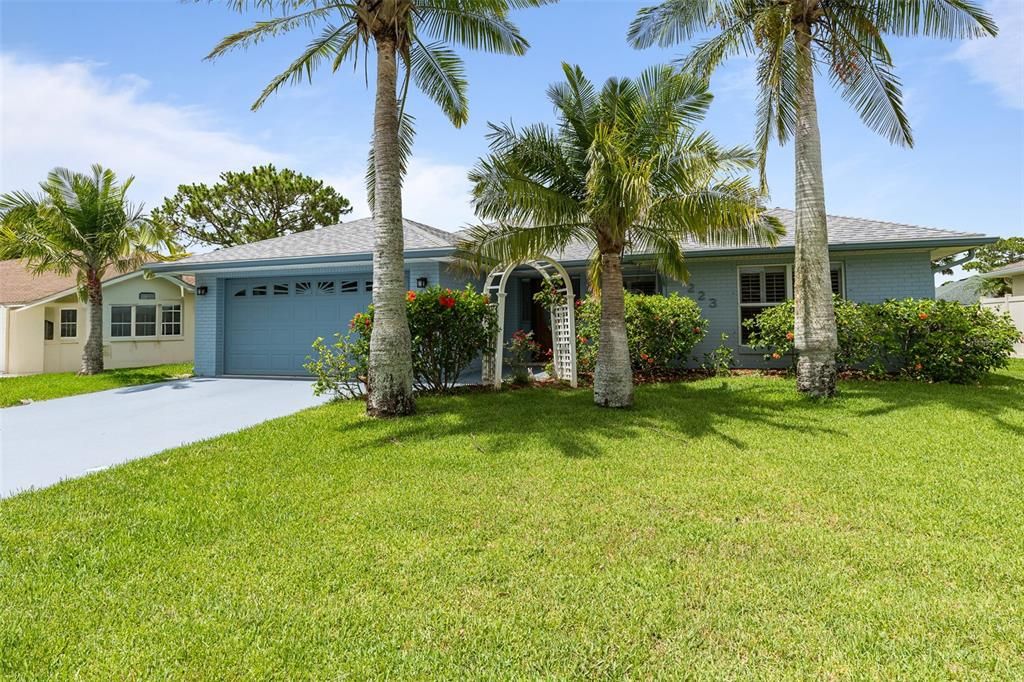 Active With Contract: $344,900 (3 beds, 2 baths, 1861 Square Feet)