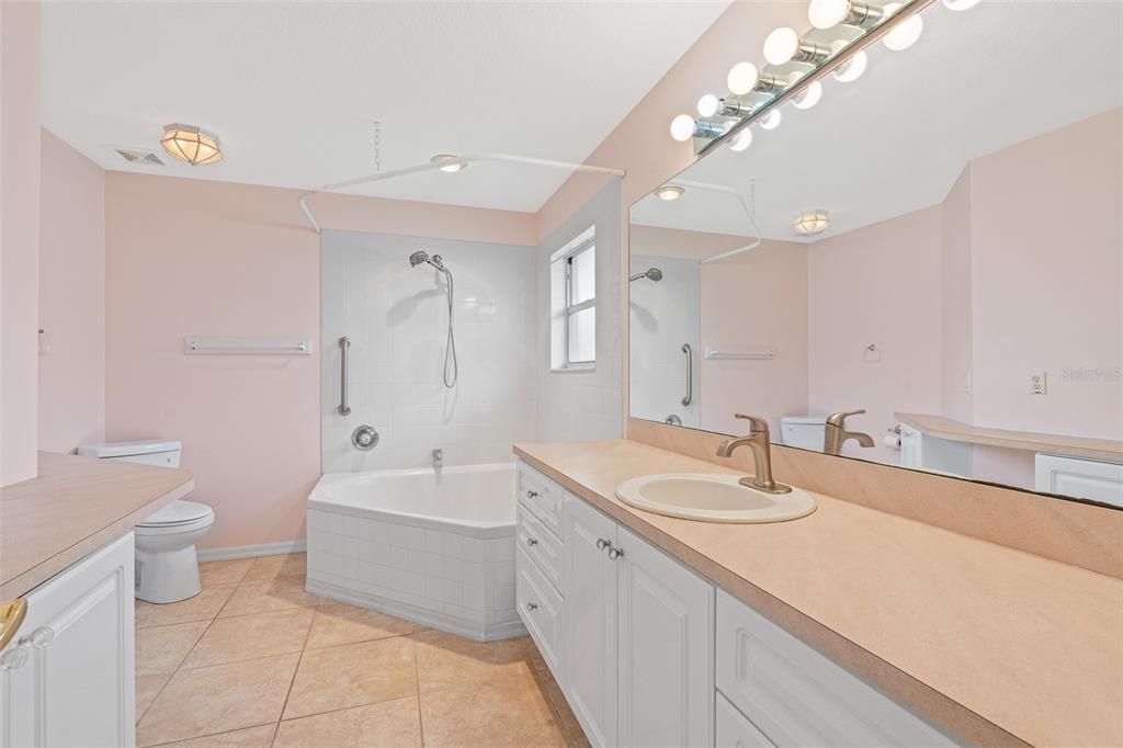 Active With Contract: $344,900 (3 beds, 2 baths, 1861 Square Feet)