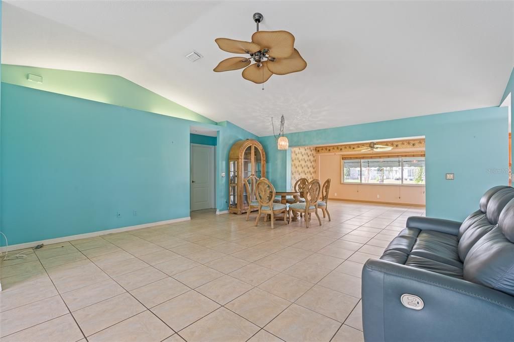 Active With Contract: $344,900 (3 beds, 2 baths, 1861 Square Feet)