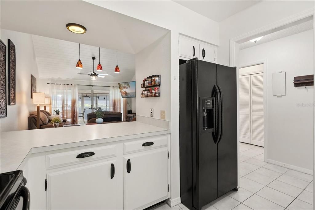 На продажу: $199,000 (2 спален, 2 ванн, 980 Квадратных фут)