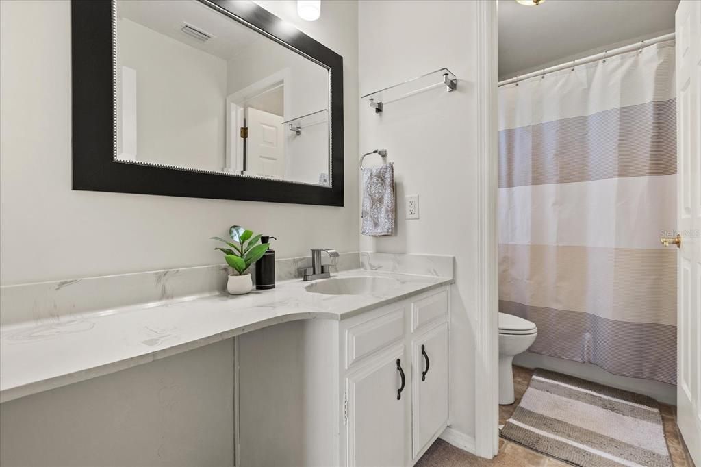 На продажу: $199,000 (2 спален, 2 ванн, 980 Квадратных фут)