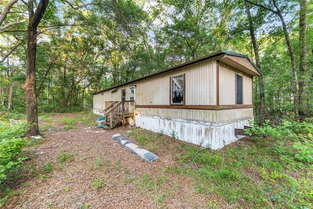 最近售出: $90,000 (2 贝兹, 1 浴室, 910 平方英尺)