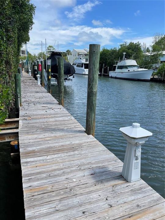 出租: $4,990 (2 贝兹, 2 浴室, 1304 平方英尺)