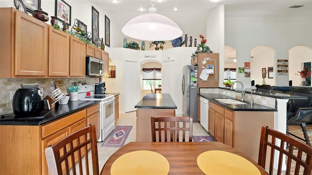 待售: $455,000 (3 贝兹, 2 浴室, 1955 平方英尺)