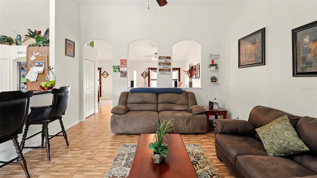 待售: $455,000 (3 贝兹, 2 浴室, 1955 平方英尺)