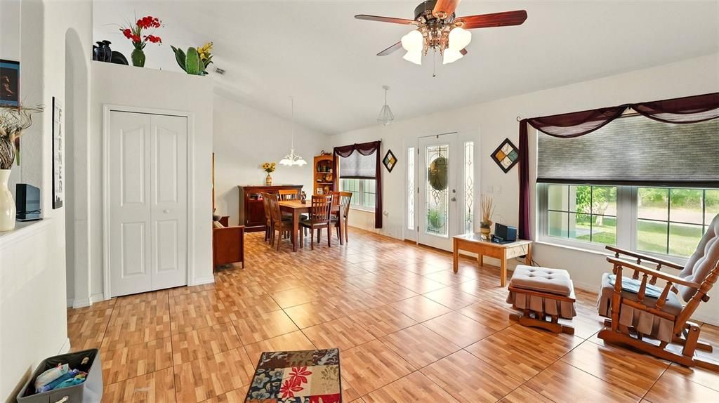 待售: $455,000 (3 贝兹, 2 浴室, 1955 平方英尺)