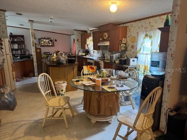 待售: $250,000 (4 贝兹, 2 浴室, 2356 平方英尺)