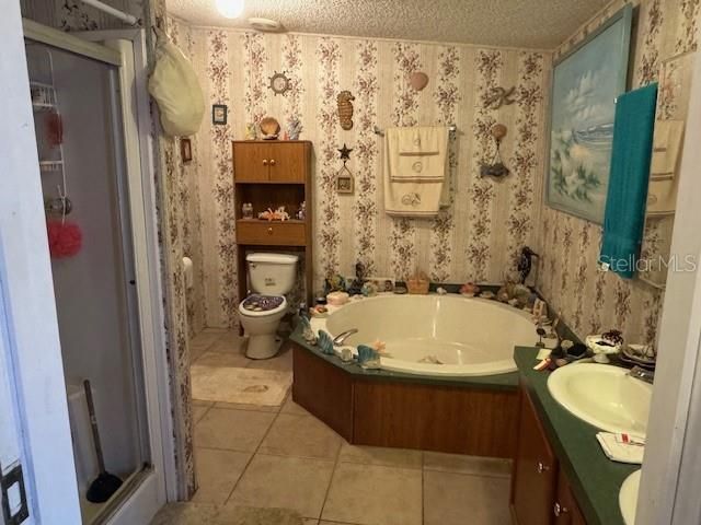 待售: $250,000 (4 贝兹, 2 浴室, 2356 平方英尺)