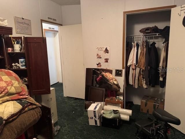 待售: $250,000 (4 贝兹, 2 浴室, 2356 平方英尺)