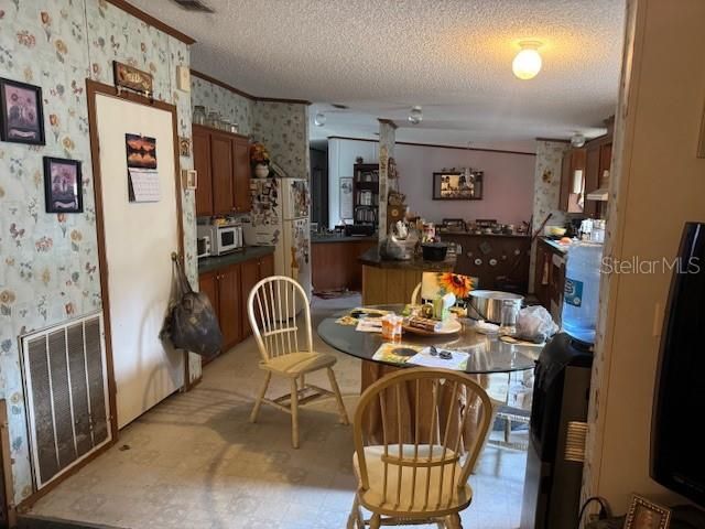 待售: $250,000 (4 贝兹, 2 浴室, 2356 平方英尺)