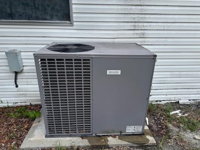 待售: $250,000 (4 贝兹, 2 浴室, 2356 平方英尺)