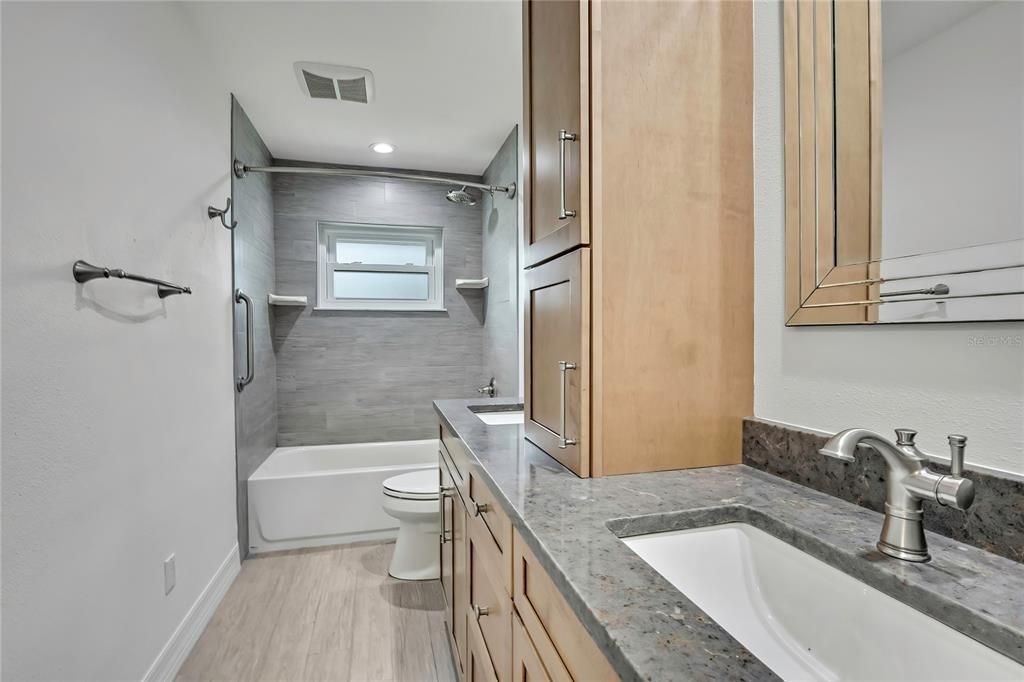 合同活跃: $660,000 (3 贝兹, 2 浴室, 1758 平方英尺)