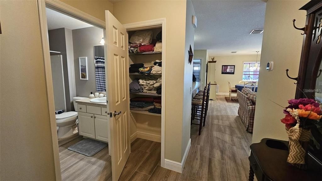 Activo con contrato: $2,275 (2 camas, 2 baños, 1156 Pies cuadrados)