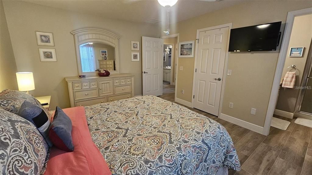 Activo con contrato: $2,275 (2 camas, 2 baños, 1156 Pies cuadrados)