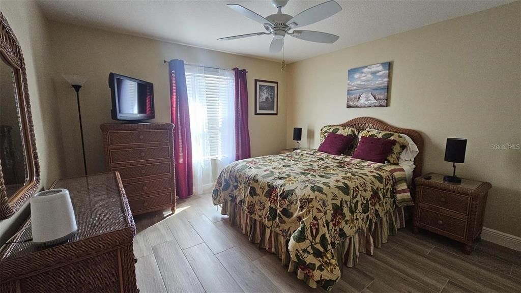 Activo con contrato: $2,275 (2 camas, 2 baños, 1156 Pies cuadrados)