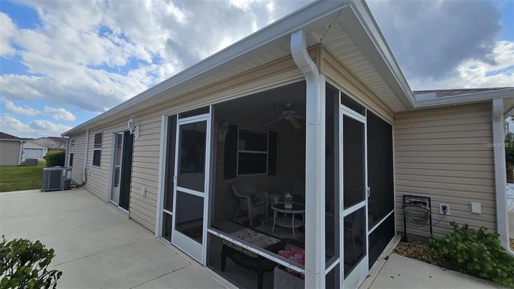 Activo con contrato: $2,275 (2 camas, 2 baños, 1156 Pies cuadrados)