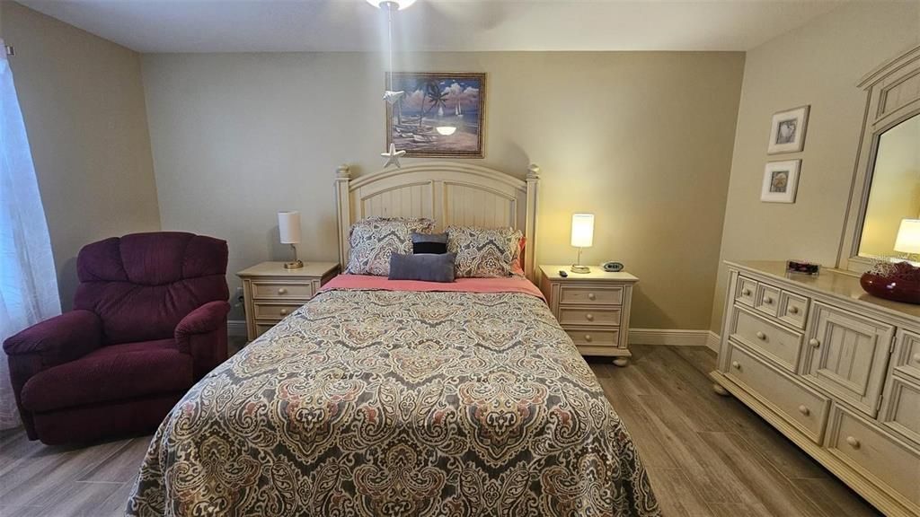 Activo con contrato: $2,275 (2 camas, 2 baños, 1156 Pies cuadrados)